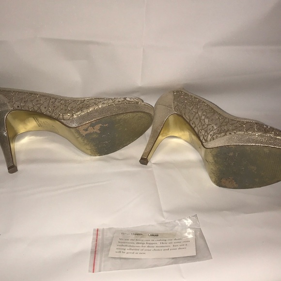 - Adrianna paperless metalic gold heel size 9 - Picture 8 of 12